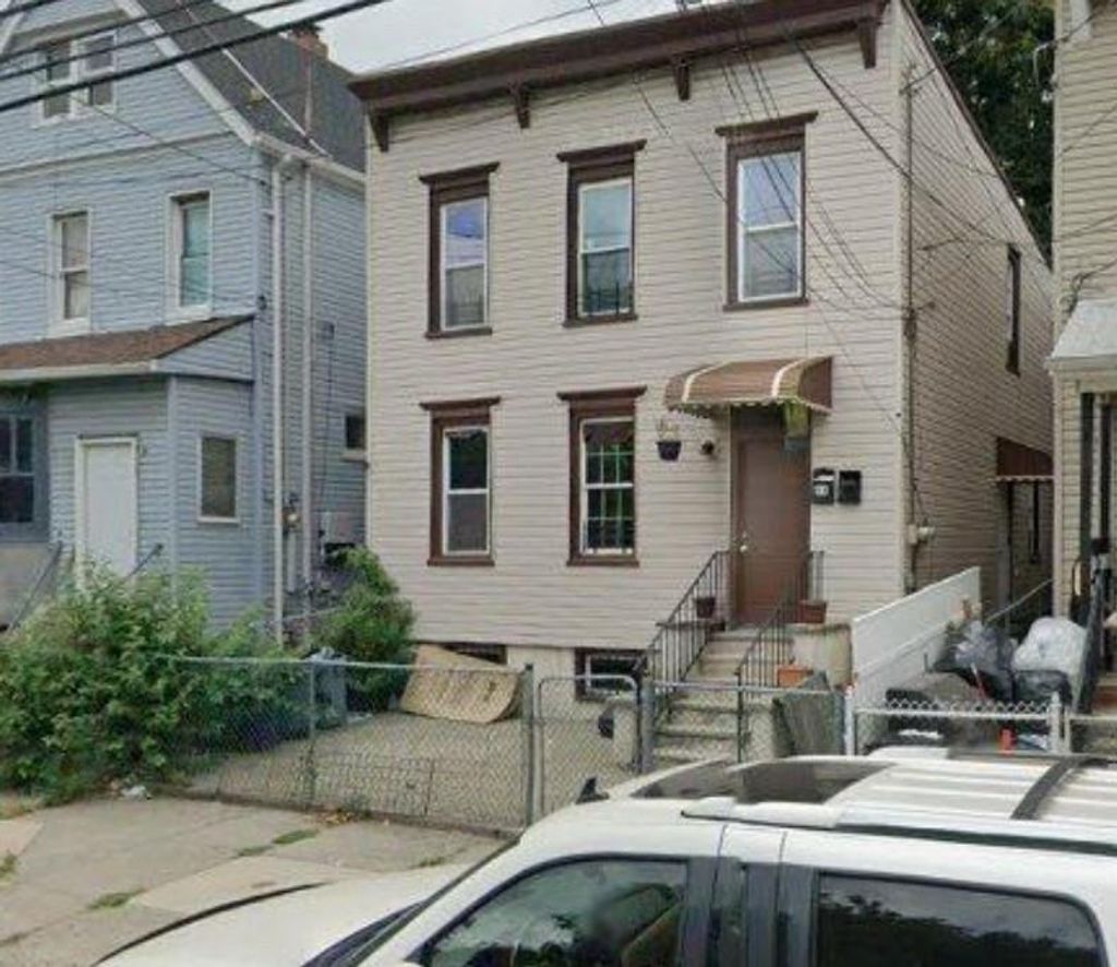 Photo of 94 Gordon Street, Staten Island, NY 10304 (MLS # 500167)
