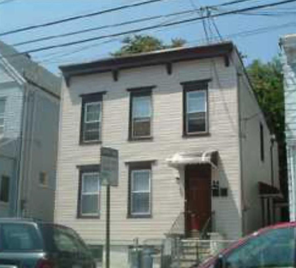 Photo of 94 Gordon Street, Staten Island, NY 10304 (MLS # 500167)