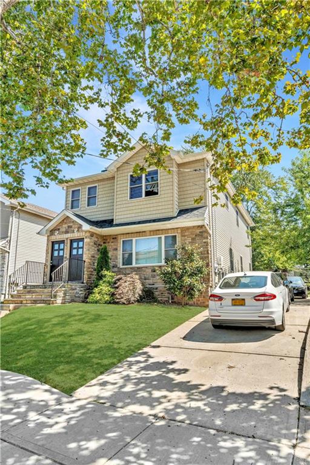 Photo of 428 Virginia Avenue, Staten Island, NY 10305 (MLS # 500106)