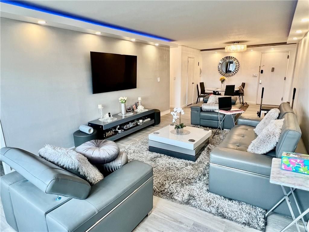 Photo of 1360 Ocean Parkway #6J, Brooklyn, NY 11230 (MLS # 500113)