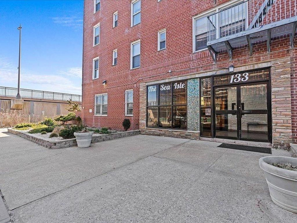 Photo of 133 Beach 120th Street #1B, Rockaway Park, NY 11694 (MLS # 496863)