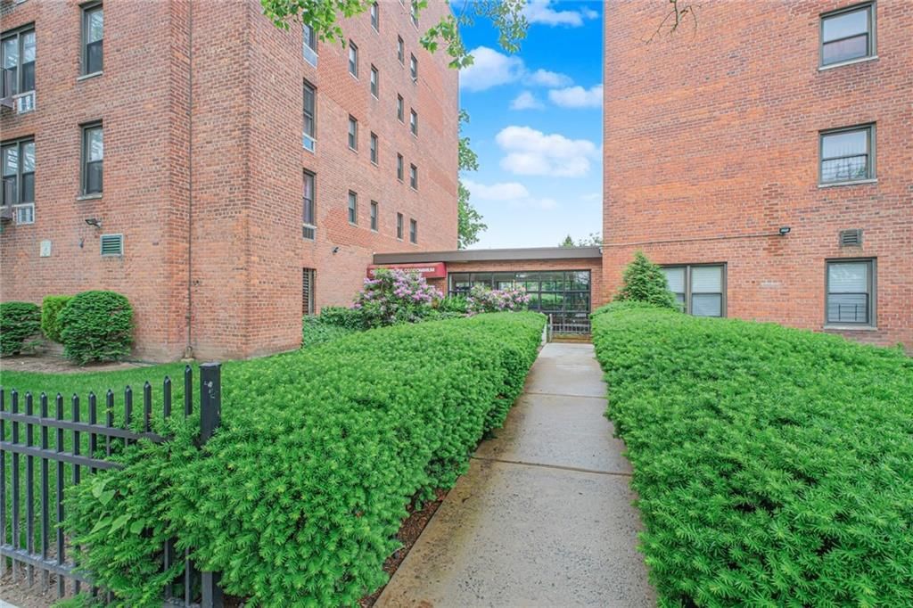 Photo of 100 Colfax Avenue #7B, Staten Island, NY 10306 (MLS # 498080)