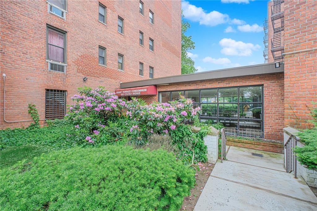 Photo of 100 Colfax Avenue #7B, Staten Island, NY 10306 (MLS # 498080)
