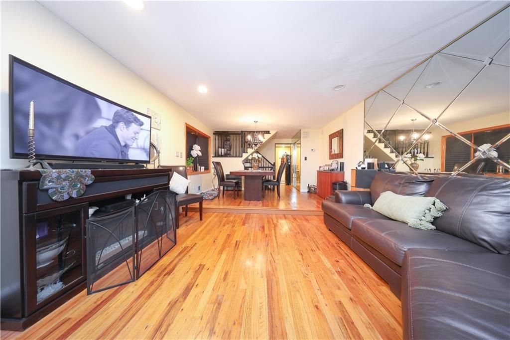 Photo of 76 Railroad Avenue, Staten Island, NY 10305 (MLS # 499746)