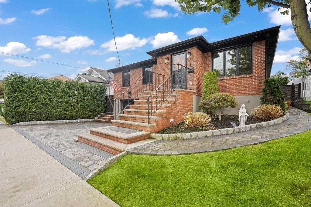 Photo of 93 Beacon Avenue, Staten Island, NY 10306 (MLS # 496660)