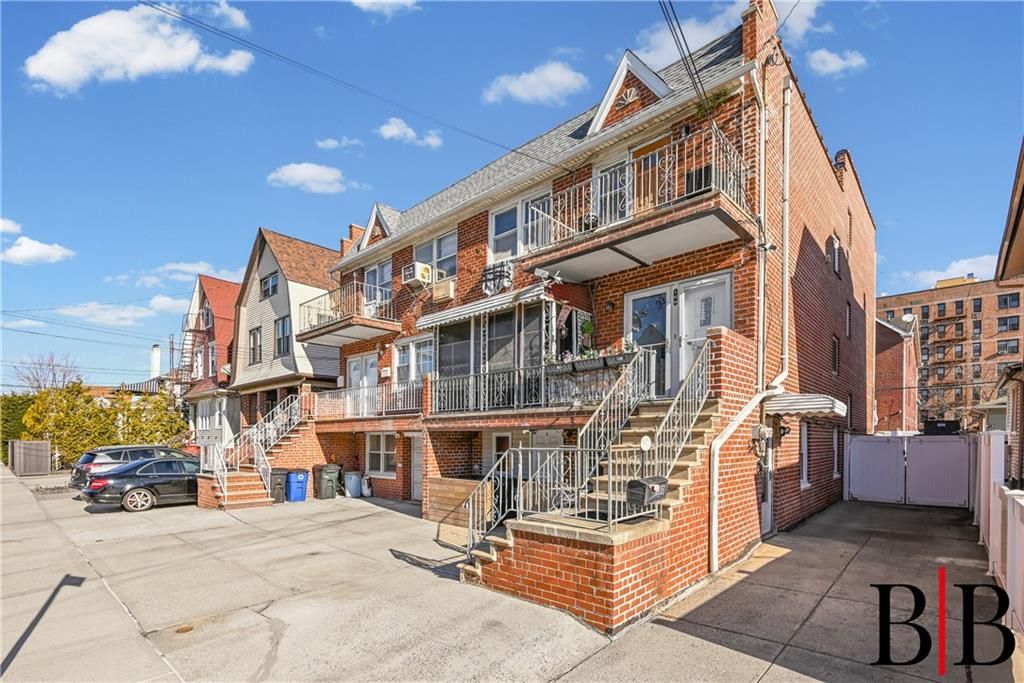 Photo of 180 Beach 118th Street, Rockaway Park, NY 11694 (MLS # 498277)