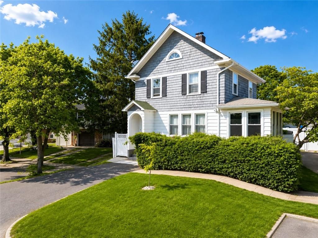 Photo of 1199 Rockland Avenue, Staten Island, NY 10314 (MLS # 501177)
