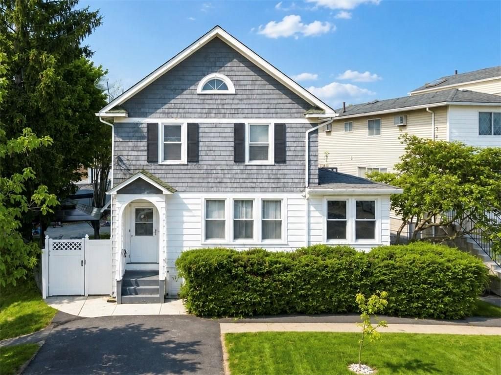 Photo of 1199 Rockland Avenue, Staten Island, NY 10314 (MLS # 501177)