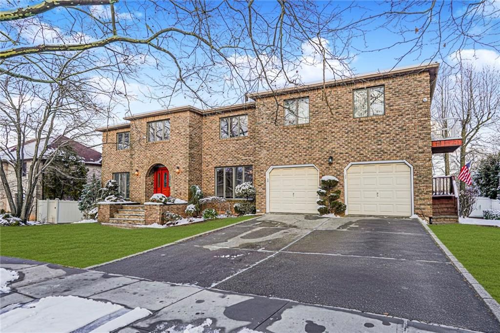 Photo of 121 Dahlia Street, Staten Island, NY 10312 (MLS # 498559)