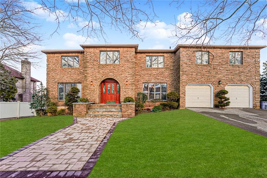 Photo of 121 Dahlia Street, Staten Island, NY 10312 (MLS # 498559)