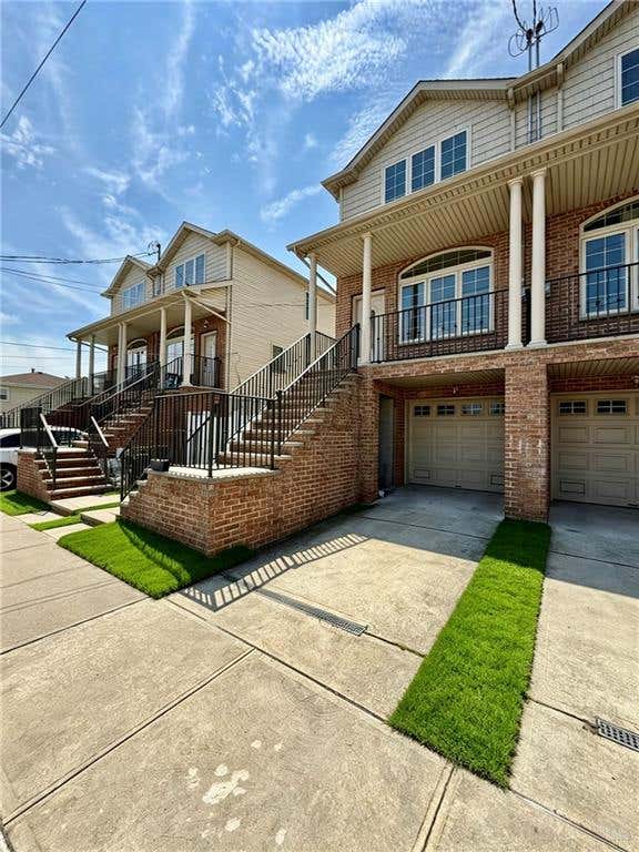 Photo of 492 Bedford Avenue, Staten Island, NY 10306 (MLS # 503855)