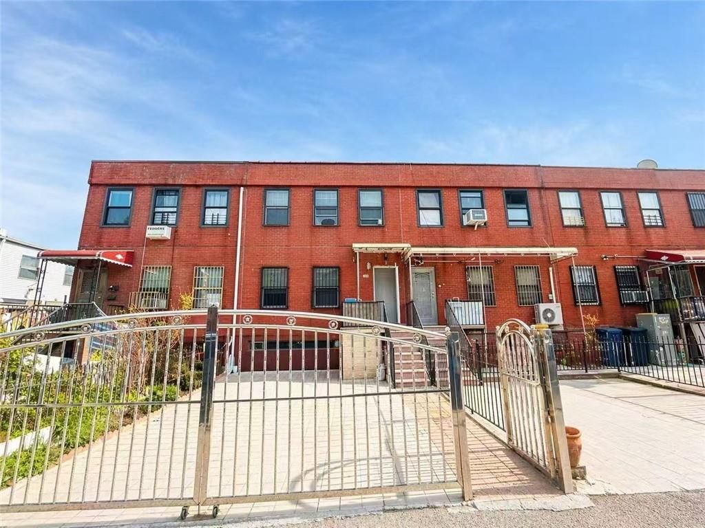 Photo of 832 Willoughby Avenue, Brooklyn, NY 11206 (MLS # 500866)