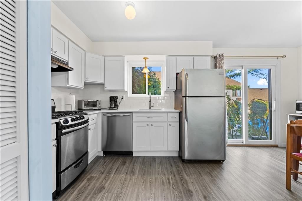 Photo of 15 Hilridge Court #1206, Staten Island, NY 10305 (MLS # 498516)