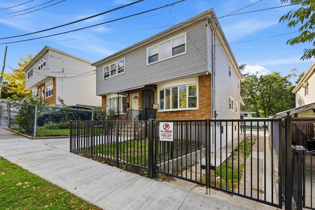 Photo of 114 Warren Street, Staten Island, NY 10304 (MLS # 505518)