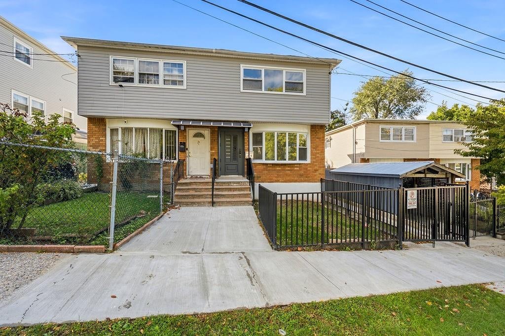 Photo of 114 Warren Street, Staten Island, NY 10304 (MLS # 505518)