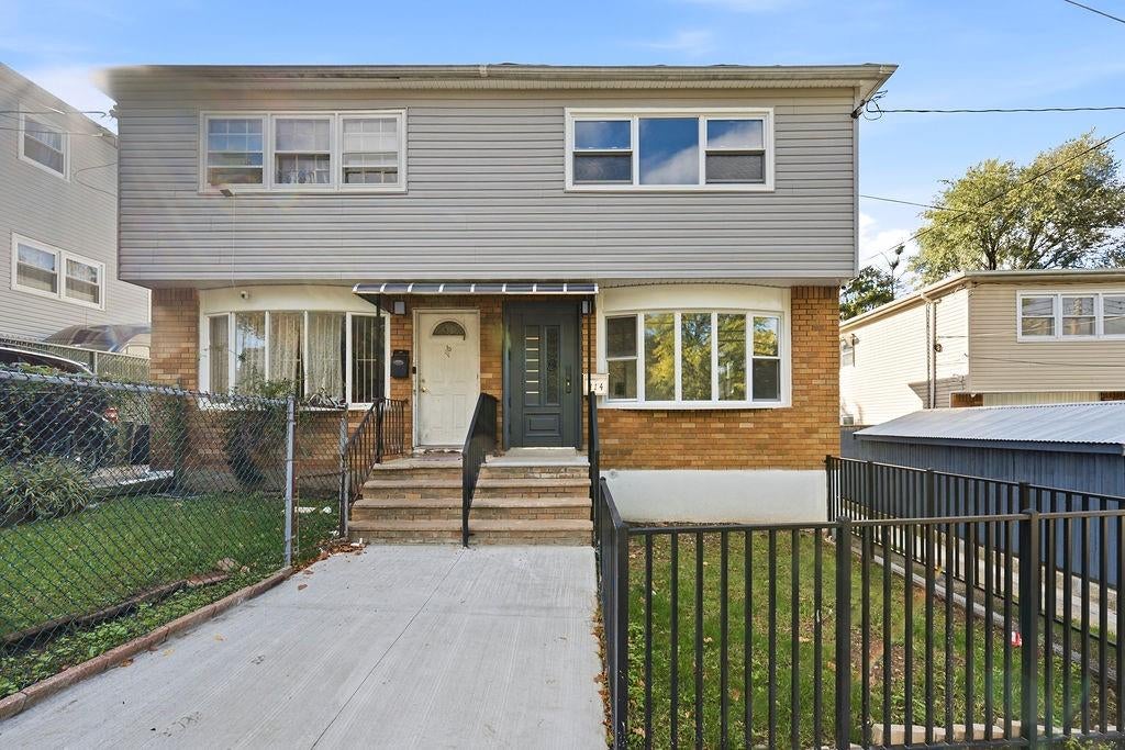 Photo of 114 Warren Street, Staten Island, NY 10304 (MLS # 505518)