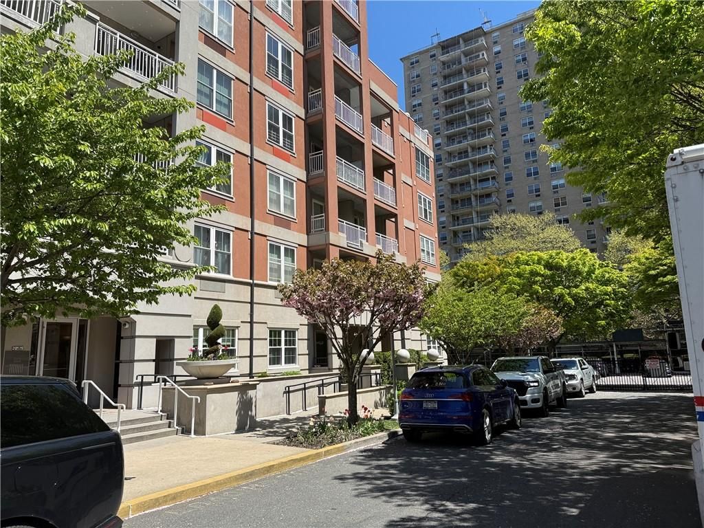 Photo of 65 Oceana Drive #7A, Brooklyn, NY 11235 (MLS # 501069)
