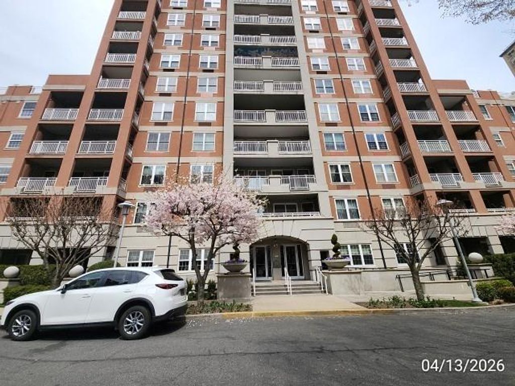Photo of 65 Oceana Drive #7A, Brooklyn, NY 11235 (MLS # 501069)