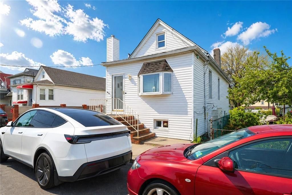 Photo of 16 Orlando Street, Staten Island, NY 10305 (MLS # 500942)