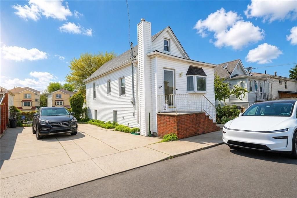 Photo of 16 Orlando Street, Staten Island, NY 10305 (MLS # 500942)