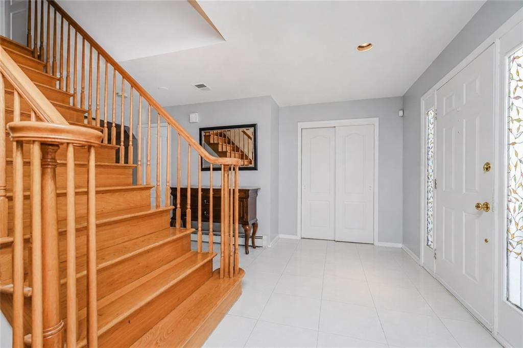 Photo of 4816 Hylan Boulevard, Staten Island, NY 10312 (MLS # 501118)