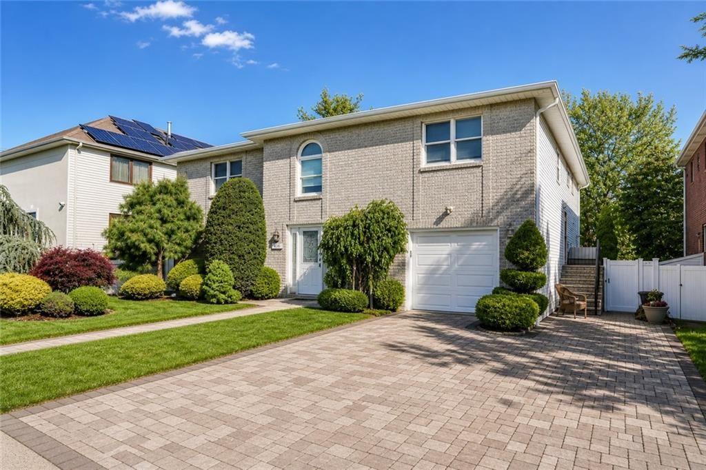 Photo of 4816 Hylan Boulevard, Staten Island, NY 10312 (MLS # 501118)