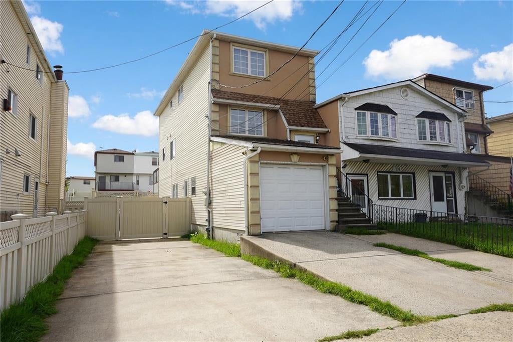 Photo of 128 Fahy Avenue, Staten Island, NY 10314 (MLS # 505010)