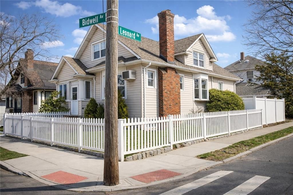 Photo of 225 Bidwell Avenue, Staten Island, NY 10314 (MLS # 500655)