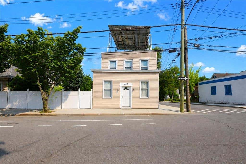Photo of 642 Richmond Road, Staten Island, NY 10304 (MLS # 503368)