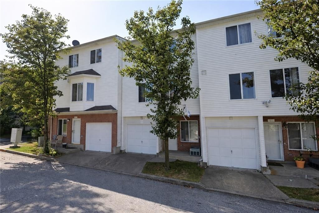 Photo of 32 Aspen Knolls Way, Staten Island, NY 10312 (MLS # 499719)