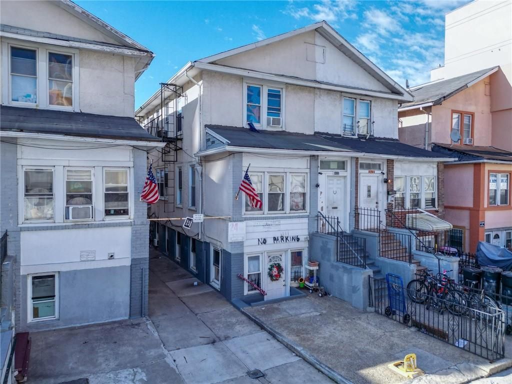 Photo of 3022 Brighton 6th Street, Brooklyn, NY 11235 (MLS # 488318)