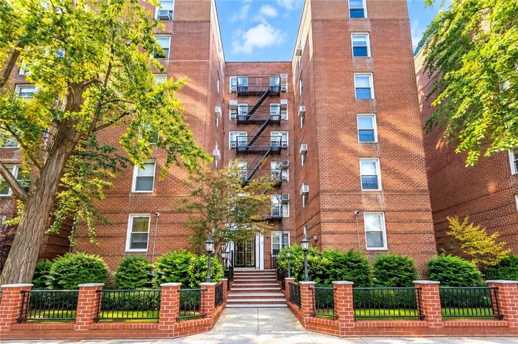 Photo of 22 Webster Avenue #4F, Brooklyn, NY 11230 (MLS # 505563)