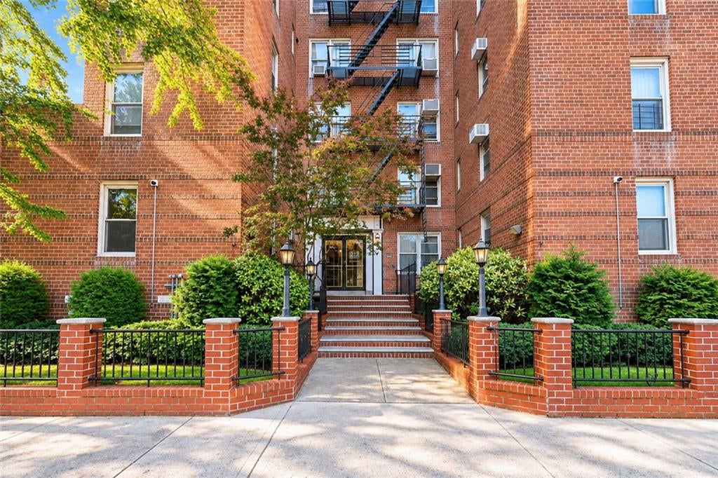 Photo of 22 Webster Avenue #4F, Brooklyn, NY 11230 (MLS # 505563)