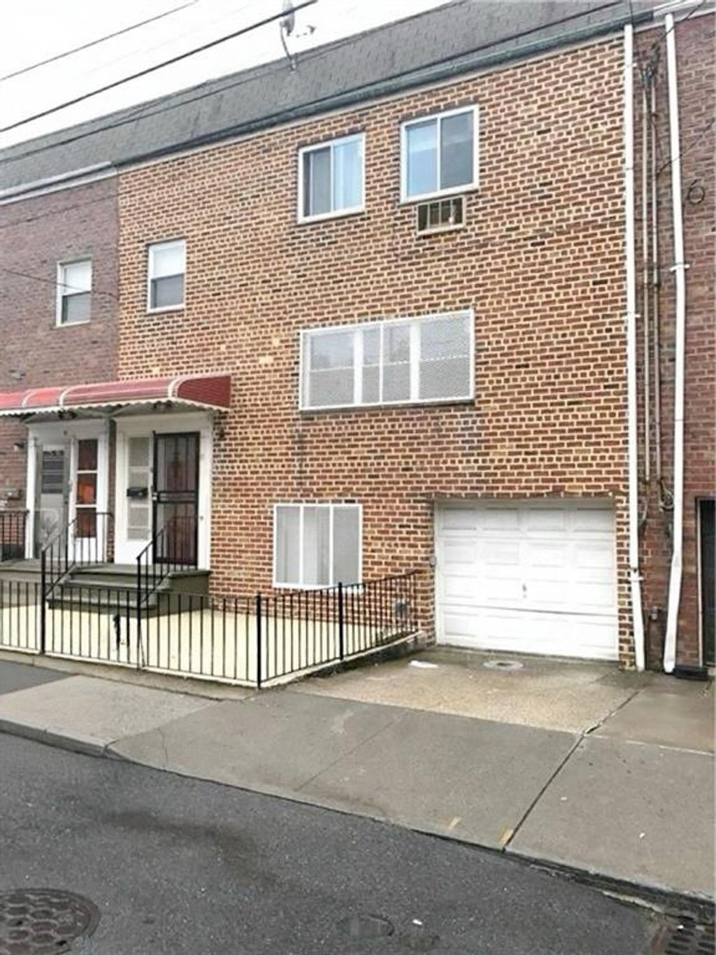 Photo of 8 Brighton 10th Path, Brooklyn, NY 11235 (MLS # 497208)