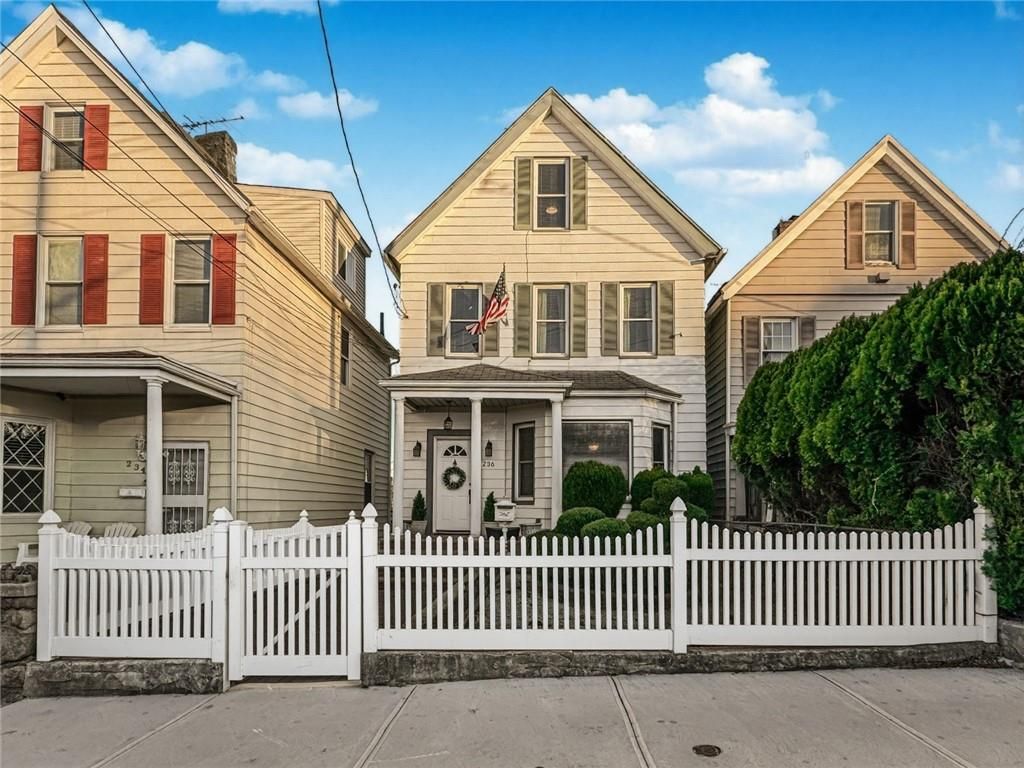 Photo of 236 Fingerboard Road, Staten Island, NY 10305 (MLS # 497597)
