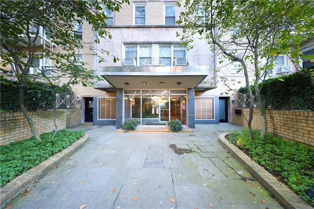 Photo of 1250 Ocean Parkway #6R, Brooklyn, NY 11230 (MLS # 496118)