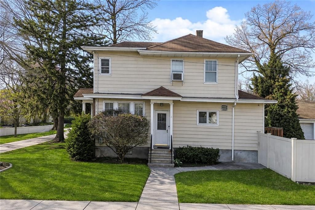 Photo of 247 Guyon Avenue, Staten Island, NY 10306 (MLS # 500498)