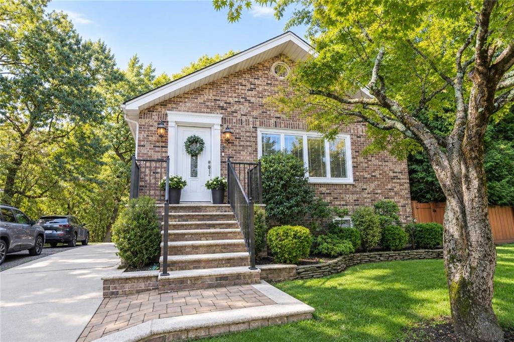 Photo of 238 Saint Andrews Road, Staten Island, NY 10306 (MLS # 505672)