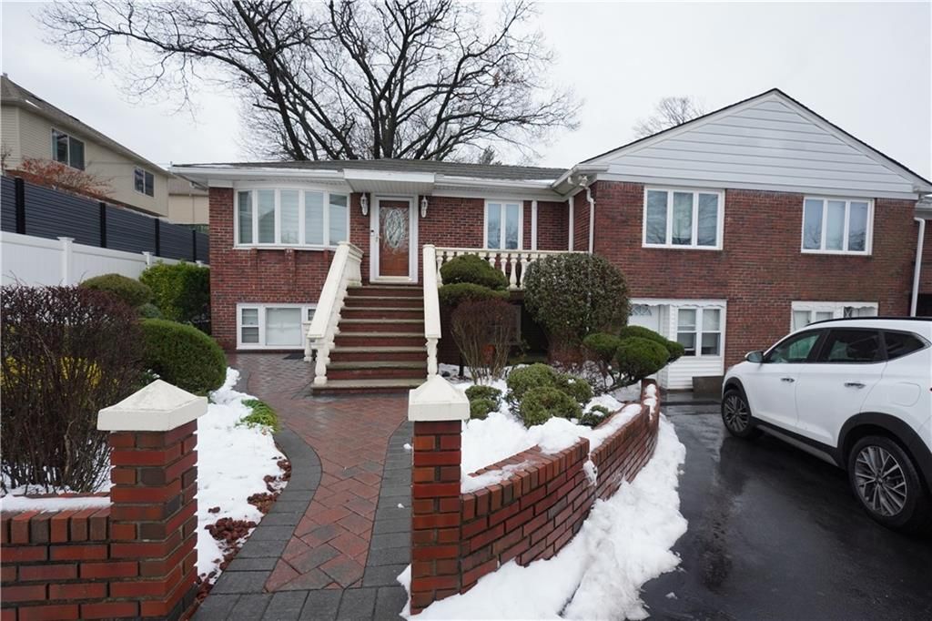 Photo of 70 Major Avenue, Staten Island, NY 10305 (MLS # 498066)