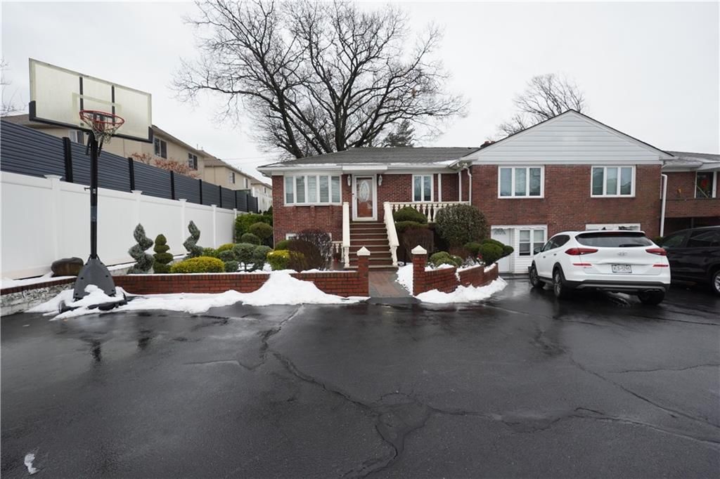 Photo of 70 Major Avenue, Staten Island, NY 10305 (MLS # 498066)