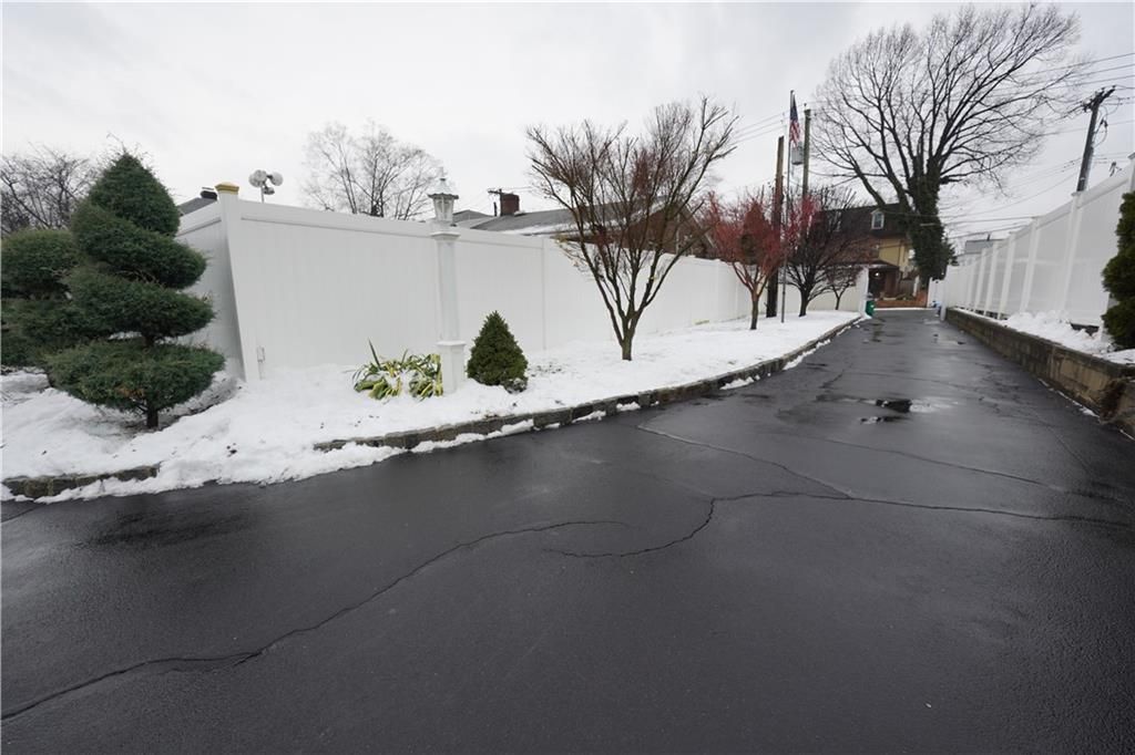 Photo of 70 Major Avenue, Staten Island, NY 10305 (MLS # 498066)