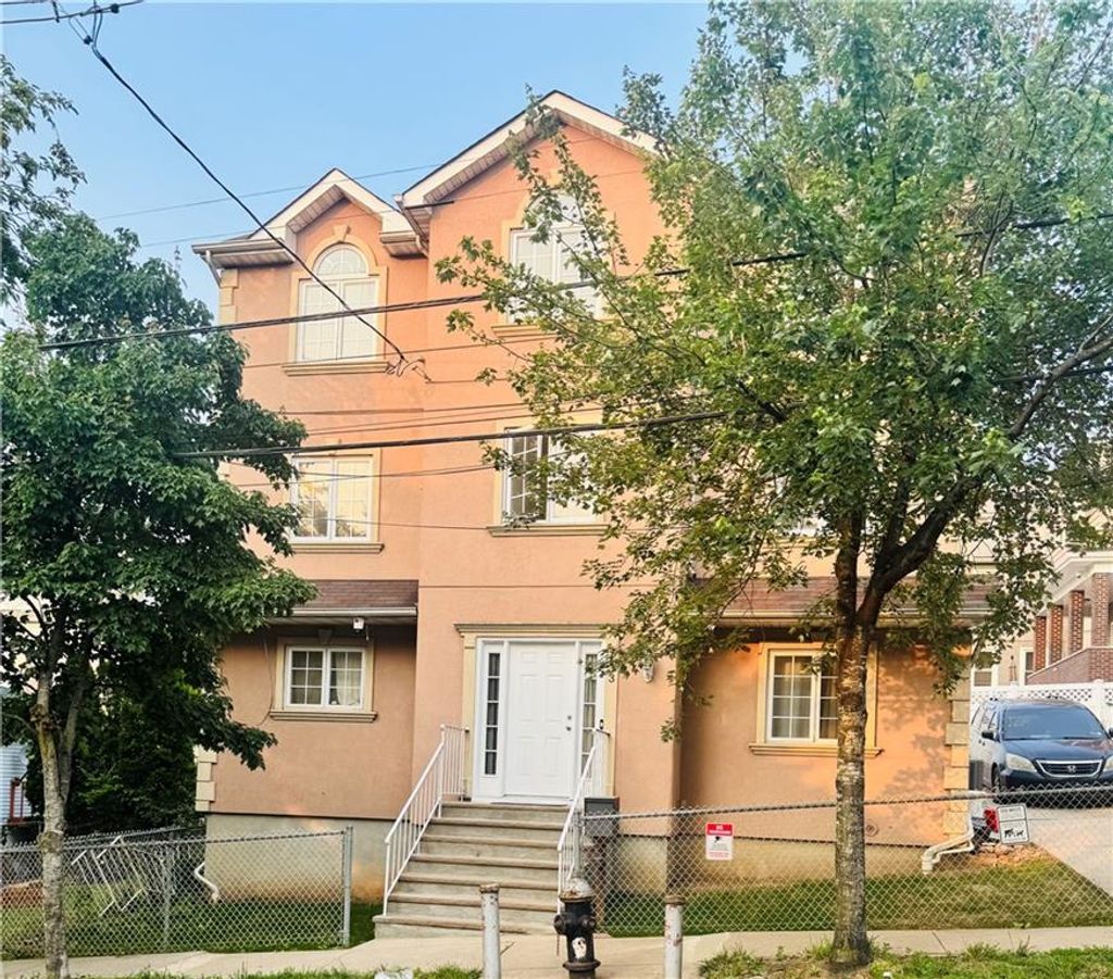 Photo of 133 Bismark Avenue, Staten Island, NY 10301 (MLS # 493363)