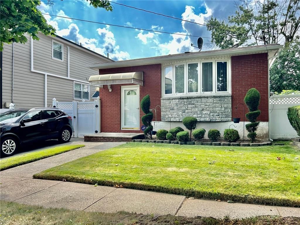 Photo of 57 Jerome Road, Staten Island, NY 10305 (MLS # 484948)