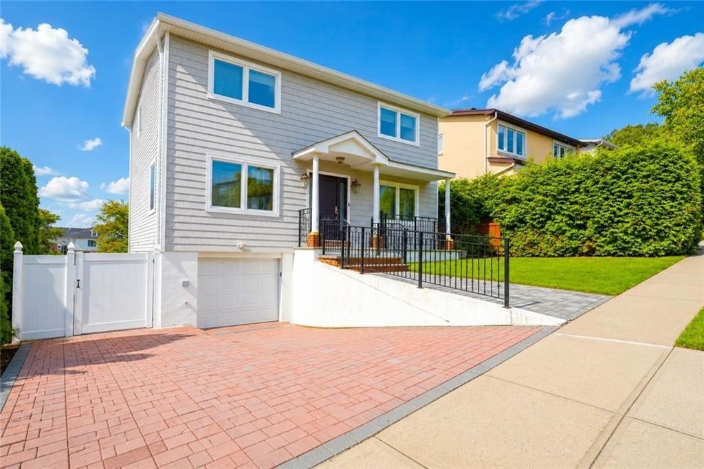 Photo of 41 Ridge Avenue, Staten Island, NY 10304 (MLS # 503627)