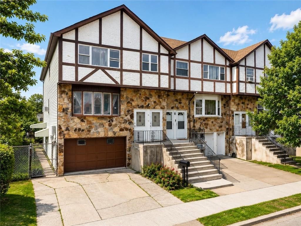 Photo of 10 Leona Street, Staten Island, NY 10314 (MLS # 502231)