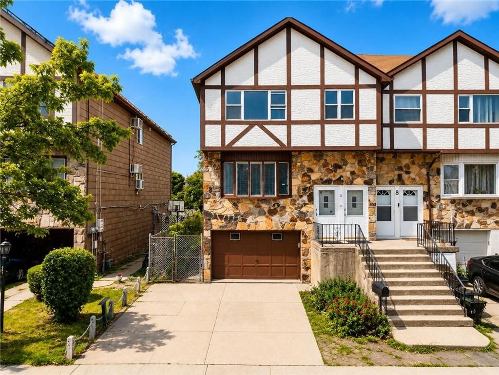 Photo of 10 Leona Street, Staten Island, NY 10314 (MLS # 502231)