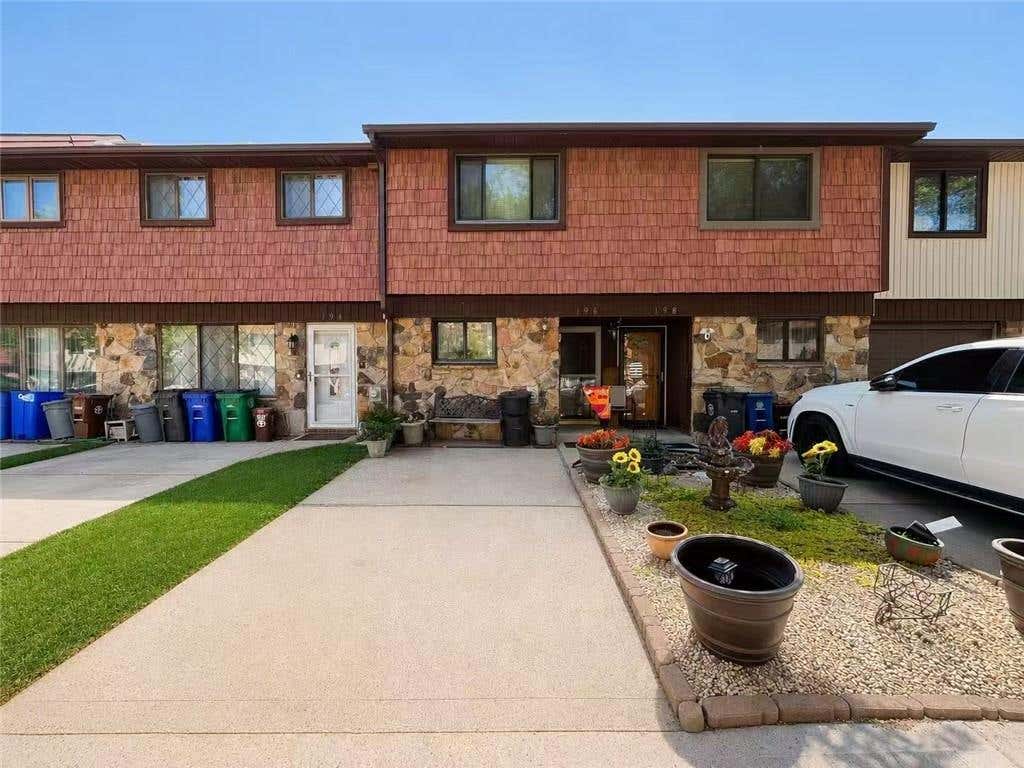 Photo of 196 Rolling Hill Green, Staten Island, NY 10312 (MLS # 502297)
