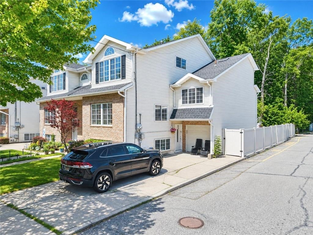 Photo of 45 Sharrotts Road, Staten Island, NY 10309 (MLS # 504795)