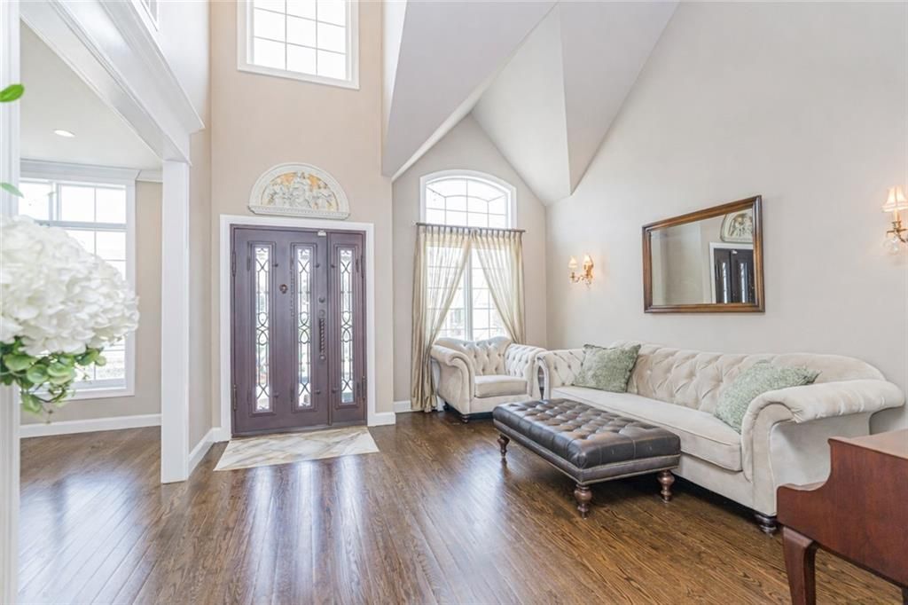 Photo of 42 Serena Court, Staten Island, NY 10312 (MLS # 500209)