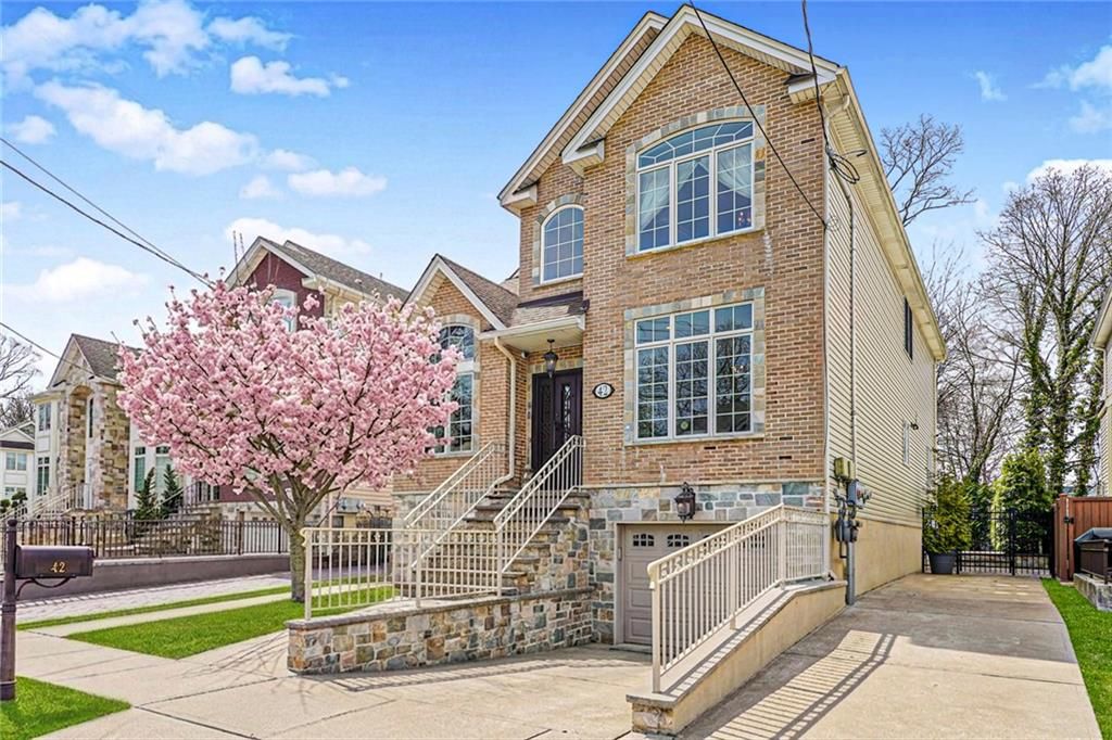 Photo of 42 Serena Court, Staten Island, NY 10312 (MLS # 500209)